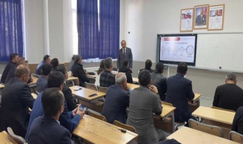 Kars’ta “Türkiye Yüzyılı Maarif Modeli” konulu seminer düzenlendi
