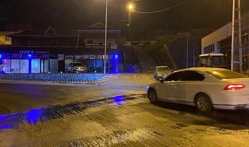 Köprü virajı buz pistine döndü