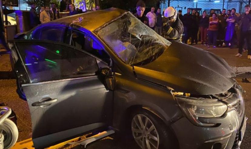 Tur otobüsü otomobille çarpıştı: 20 yaşındaki sürücü hayatını kaybetti