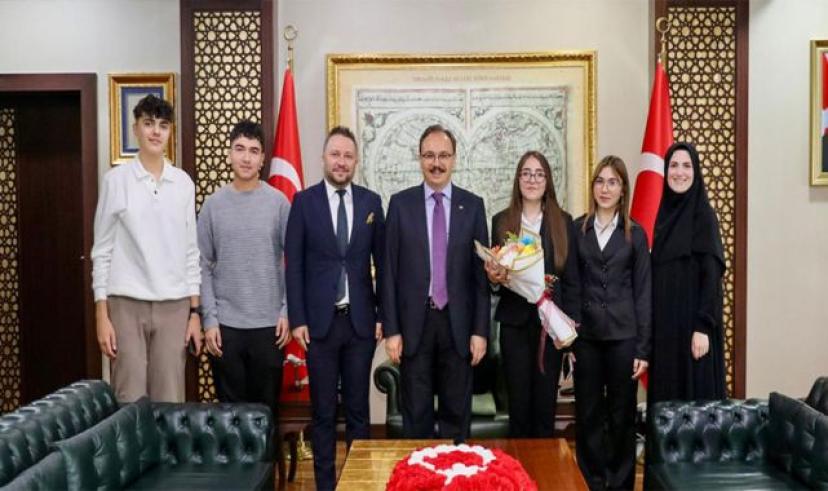 Vali Kızılkaya, çocukları makamında ağırladı