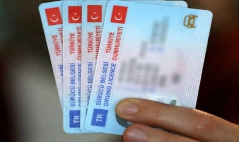Yeni tip ehliyete geçişte süre uzatıldı