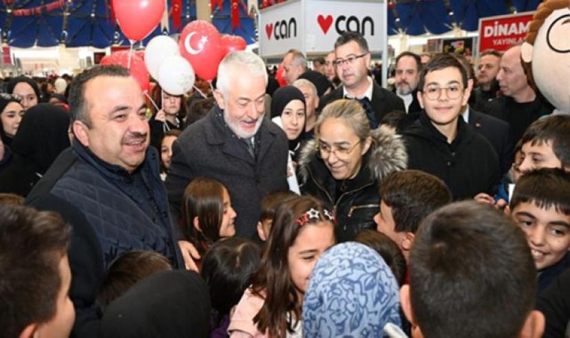 7. Isparta Kitap Fuarı’nda yazarlara yoğun ilgi