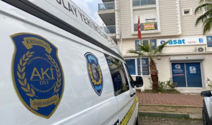 ASAT binasına giren hırsız cep telefonu ve bozuk para çaldı