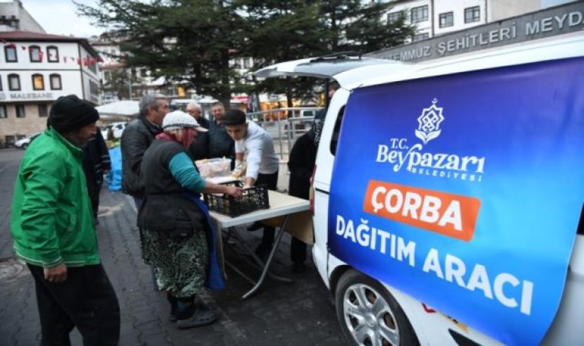 Beypazarı Belediyesinden vatandaşa sıcak çorba ikramı