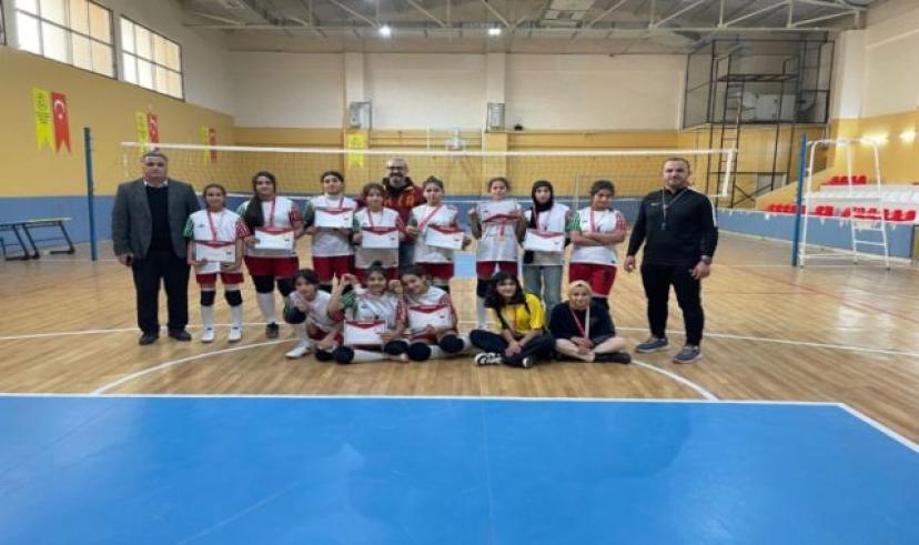 Bıçakçı Köyü Ortaokulu’ndan çifte şampiyonluk