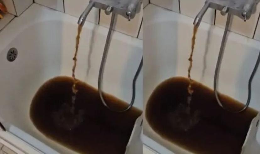 Eğirdir Gölü’nden gelen çamurlu su endişelendiriyor