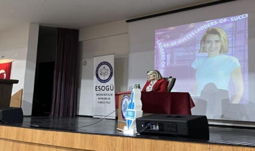 İnsan Kaynakları Danışmanı Ebru Isın, Osmangazi Üniversitesi’nde gençlerle buluştu