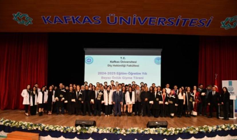 Kars KAÜ’de Diş Hekimliği Fakültesinde beyaz önlük giyme heyecanı