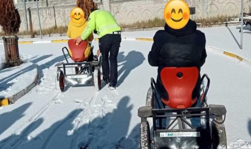 Kars’ta engelli 13 öğrenciye trafik eğitimi verildi