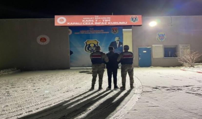 Kars’ta hırsızlık suçundan arama kaydı bulunan şahıs Jandarma ekiplerince yakalandı