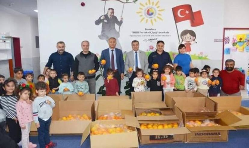 Öğrenciler askerlere portakal gönderdi