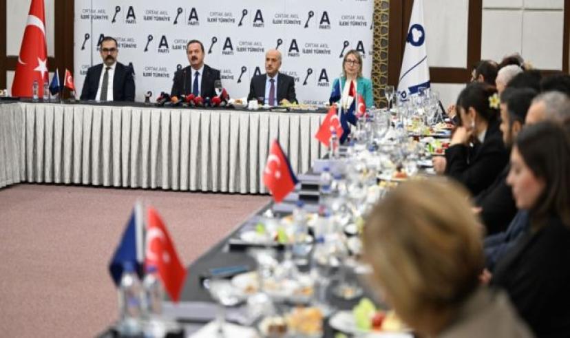 Yavuz Ağıralioğlu: Türkiye bölge üzerinde toprak hesabı olmayan tek devlet!