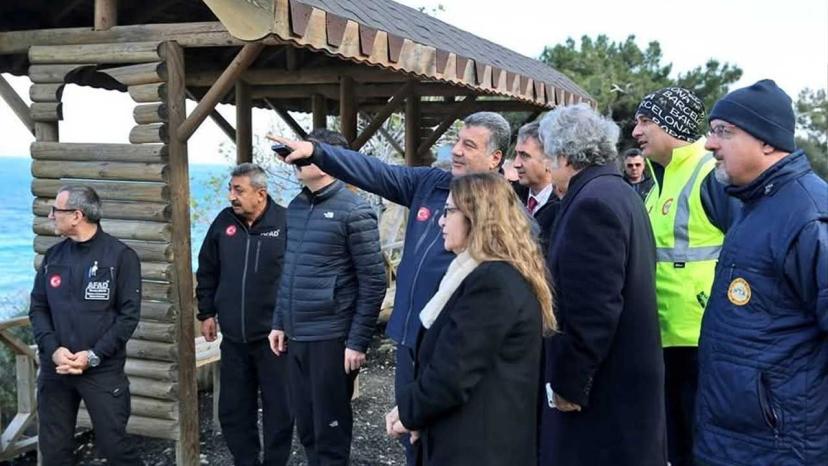 Ege Denizi'nde deprem fırtınası! Yetkililer sahada incelemelerde bulundu