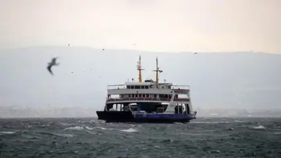Ege Denizi'nde fırtına: Feribot seferleri iptal