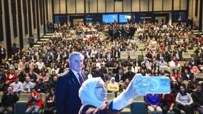 Gençlerimizin enerjisine, heyecanına, onların görüşleri ve katılımlarıyla yön vermek istiyoruz