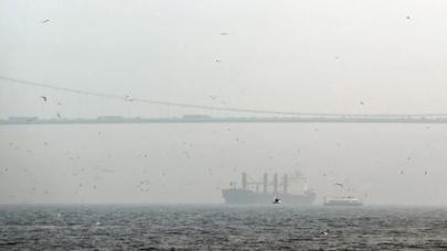 İstanbul Boğazı'nda gemi trafiğine sis engeli