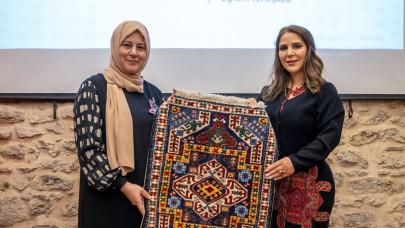 Karabağ halıları İstanbul’da sanatseverlerle buluştu