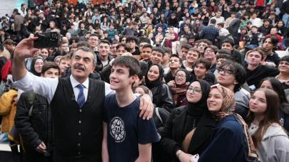 Millî Eğitim Bakanı Yusuf Tekin, Gençlerle Bir Araya Geldi