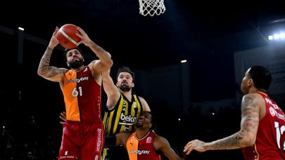 Olaylı derbinin galibi Fenerbahçe Beko oldu