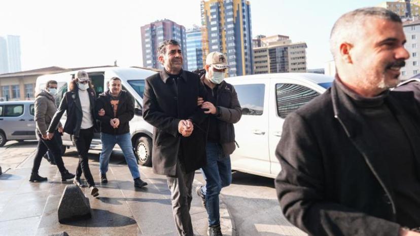 Terör soruşturması kapsamında gözaltına alınan belediye başkan yardımcıları adliyede