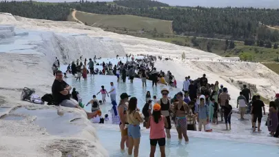 Bayram tatilinde Pamukkale’ye ziyaretçi akını