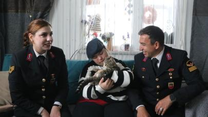 Yozgat'ta Jandarma Ekiplerinden Down Sendromlu Suna'ya Ziyaret