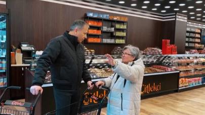 Bakanlar, boykot çağrılarına karşı alışveriş yaptı