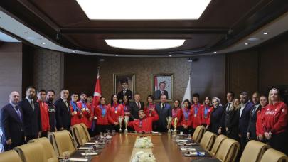 Gençlik ve Spor Bakanı Bak, özel sporcuların başarılarını kutladı