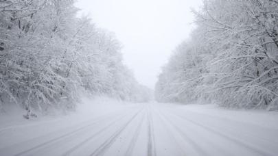 Nisanda yoğun kar yağışı: 312 yolu ulaşıma kapattı