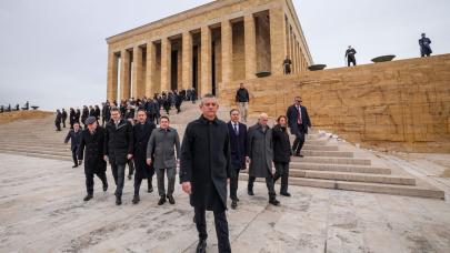 Özgür Özel, PM ve YDK üyeleriyle Anıtkabir'i ziyaret etti!