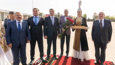 TBMM Başkanı Kurtulmuş resmi temaslar için Kırgızistan'da