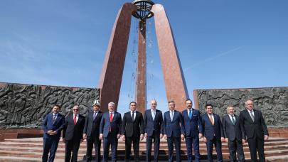 TBMM Başkanı Kurtulmuş'tan Kırgızistan'da Ata-Beyit Anıt Kompleksi'ne ziyaret