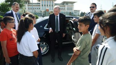 Cumhurbaşkanı Erdoğan, 15 Temmuz Şehitler Anıtı'nda Adıyamanlı çocuklarla buluştu