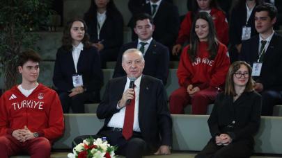 Cumhurbaşkanı Erdoğan: "Yeni anayasayı siz gençlerle birlikte inşa edeceğiz"