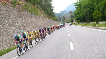 Cumhurbaşkanlığı Türkiye Bisiklet Turu'nun 7. etabı Selçuk-Çeşme arasında başladı