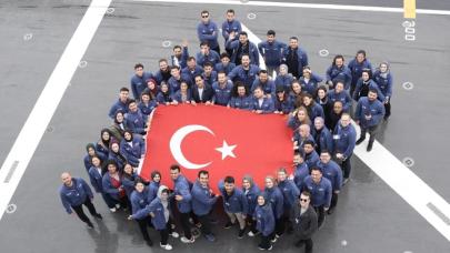 Gençler, TCG Anadolu ile Samsun'a doğru tarihi yolculuk yapıyor