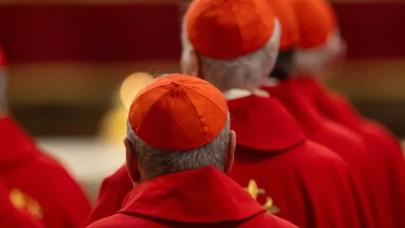 Katolik dünyasında yeni dönem! Beyaz duman yükseldi, 267. Papa seçildi