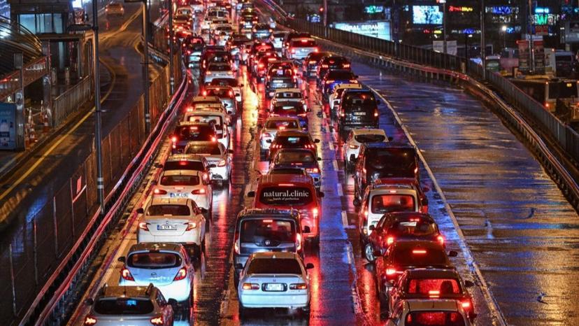 Trafiğe 4 ayda 690 bin taşıt eklendi: Yarısı 4 büyük ilde