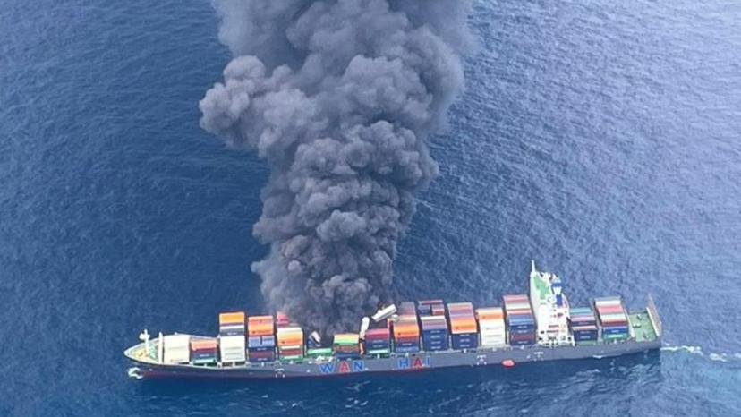 Hindistan açıklarında yük gemisinde patlama: 4 mürettebat kayıp