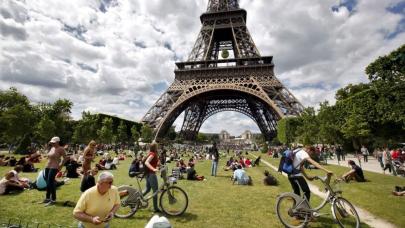 Eyfel Kulesi aşırı sıcaklar nedeniyle ziyarete kapatıldı