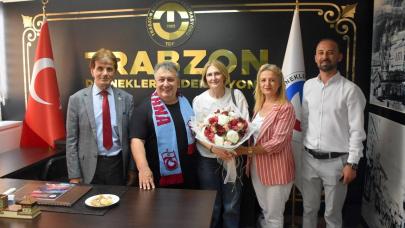 Sanatçı Türüt TDF Trabzon Şubesini ziyaret etti